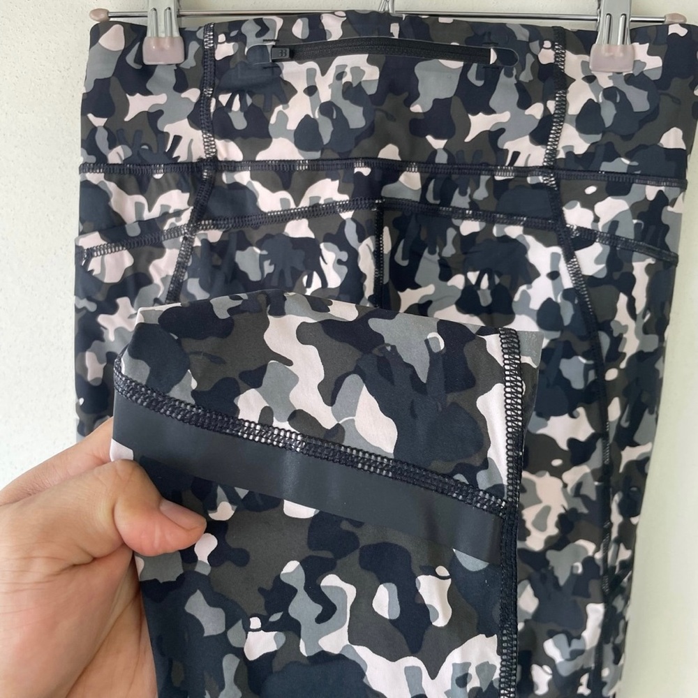 Sweaty Betty Zero Gravity Workout Legging in Green Elephant Camo‎ Print - Picture 10 of 12